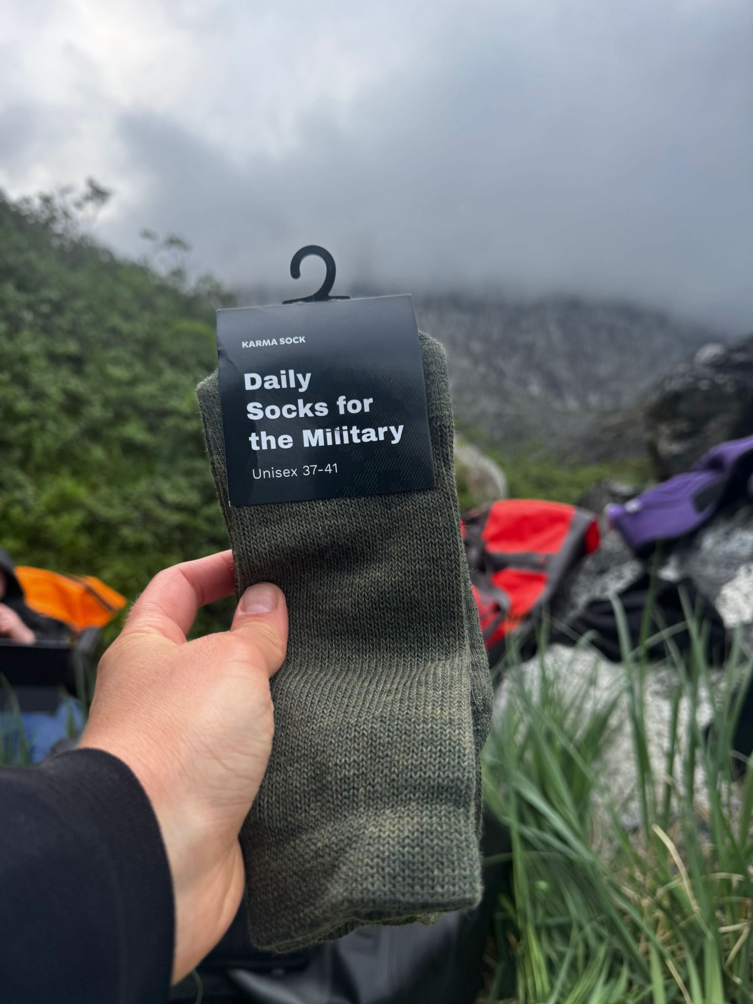 5 iemesli, kāpēc pārgājienā jāizvēlas militārās zeķes, nevis sporta zeķes